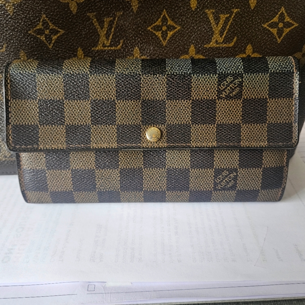 Louis Vuitton *real* Damier Sarah Wallet **AS IS** needs snap/no close LV store.
